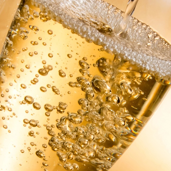 Sparkling Honeydew 100% All Natural Soy Wax Toxin Free Melts 3 Pack (9 oz Total) - Picture 3 of 6